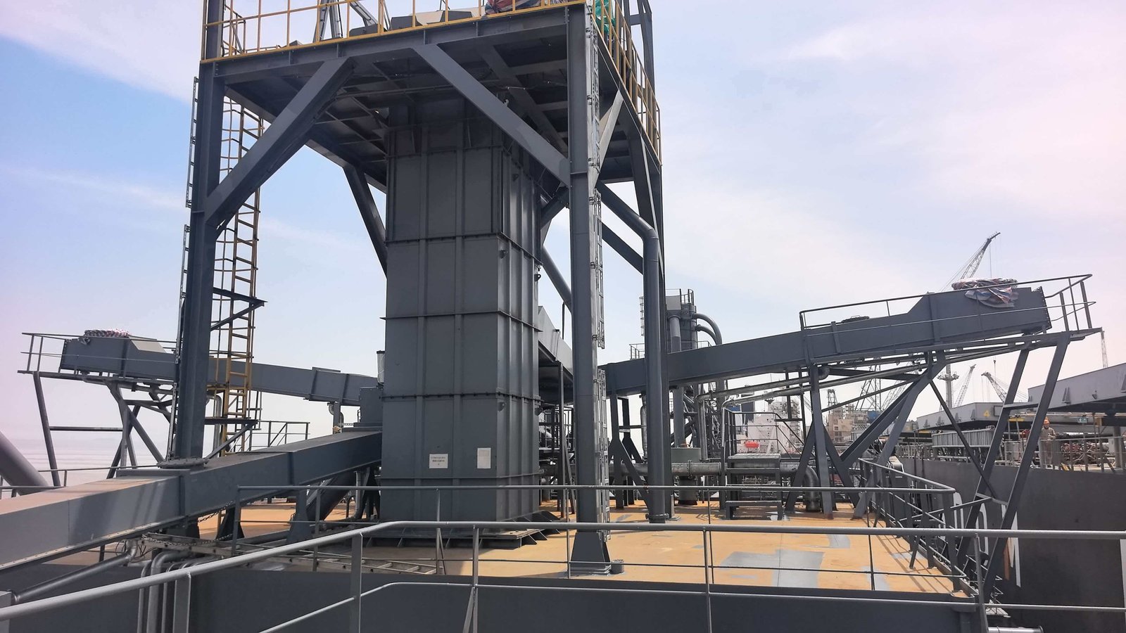 Sunlike manufactures Modular Steel Structure for ports applications, supporting project requirements across bulk ship unloading systems.