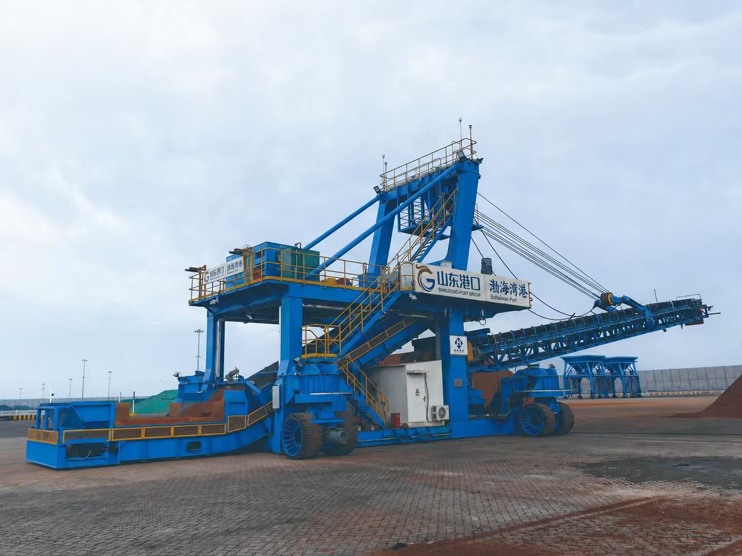 Sunlike manufactures Stacker & Reclaimer for cement applications, supporting project requirements across main equipment.